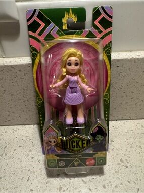 Wicked Glinda Upland  Shiz University Small Doll Character 3’ NIB Mattel Wicked